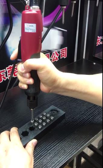 氣動(dòng)起子操作現(xiàn)場(chǎng)                                                                                                                                                                                                                                                  